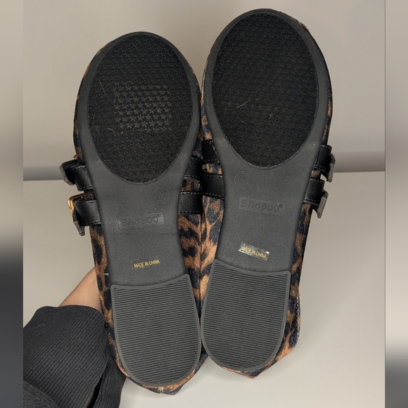 Bamboo size 10 Embrace Leopard print double buckle strap flats - Picture 4 of 8